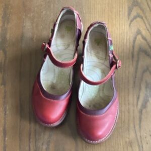 El Naturalista women's leather Mary Jane Red shoes clogs size 9 / 40
